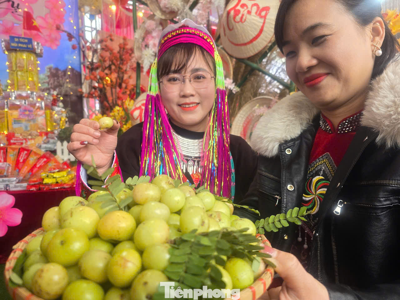 Quả mắc kham ở trên rừng xứ Lạng ăn ngọt, giải nhiệt, là món tráng miệng rất riêng có ở vùng núi đá miền biên giới.