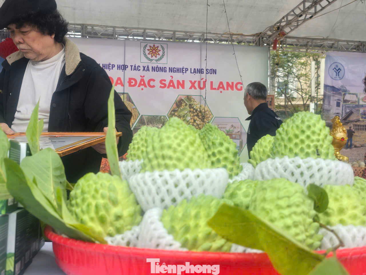 Đặc biệt, năm nay người làm nông huyện Hữu Lũng đã sáng tạo và trồng thành công giống na sầu riêng rất thơm ngon, lạ miệng.