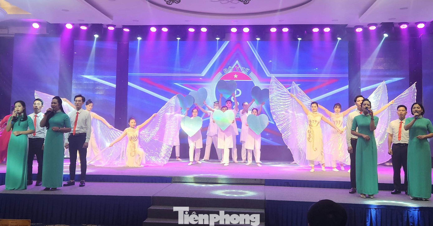 Vang mãi bài ca truyền thống ngành Y vinh quang mà cao quý -Ảnh: Duy Chiến