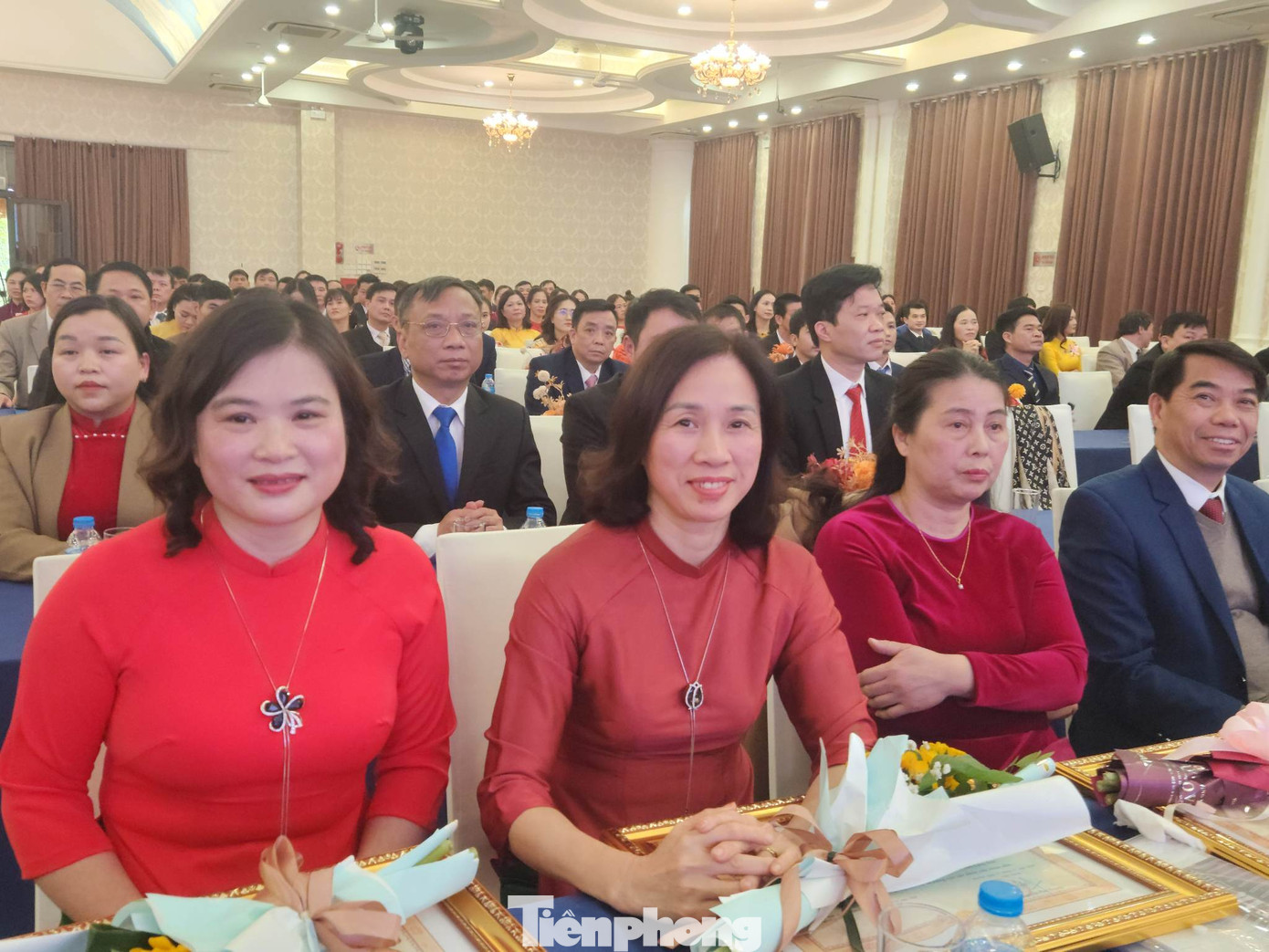 Hân hoan chào mừng ngày truyền thống ngành Y -Ảnh: Duy Chiến