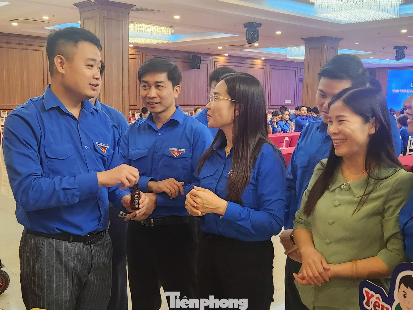 Các đại biểu trao đổi kinh nghiệm hoạt động Đoàn, Hội - Đội tại cơ sở. Ảnh: Duy Chiến