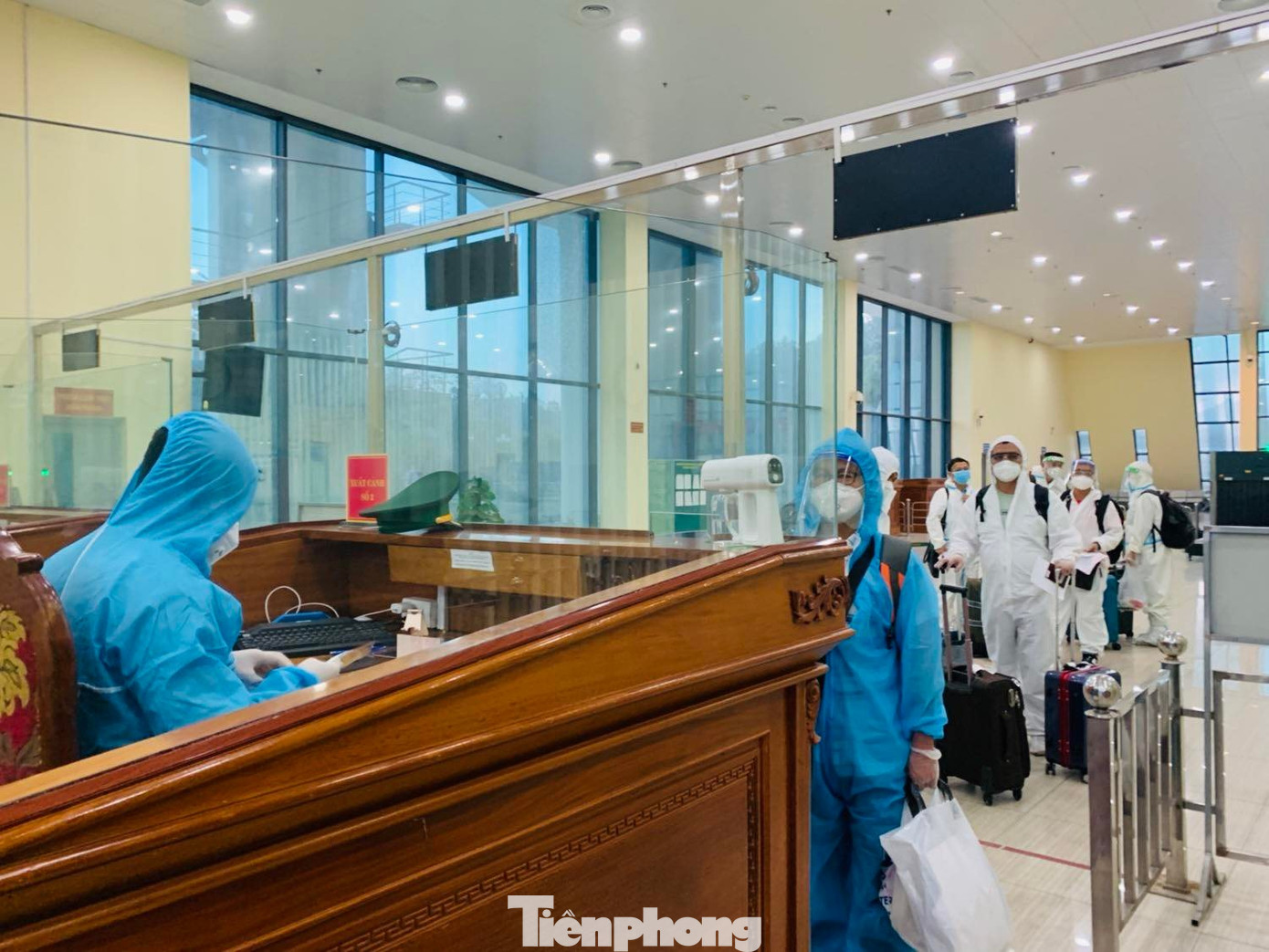 Mỗi ngày, tại cửa khẩu Hữu Nghị có khoảng 200 lượt khách xuất nhập cảnh, nhưng 8/1 tới đây, khi Trung Quốc mở cửa khẩu cho khách du lịch qua lại biên giới, lượng người sẽ sang Việt Nam rất đông.