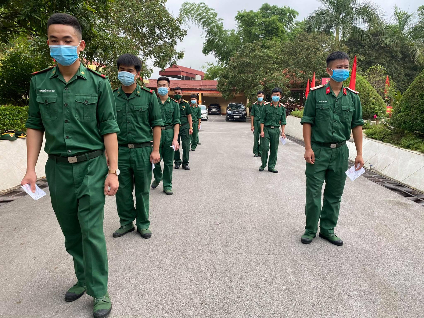 Nhiều chiến sỹ trẻ lần đầu tham gia bỏ phiếu bầu đại biểu Quốc hội và HĐND các cấp. Ảnh: Duy Chiến Nhiều chiến sỹ trẻ lần đầu tham gia bỏ phiếu bầu đại biểu Quốc hội và HĐND các cấp. Ảnh: Duy Chiến