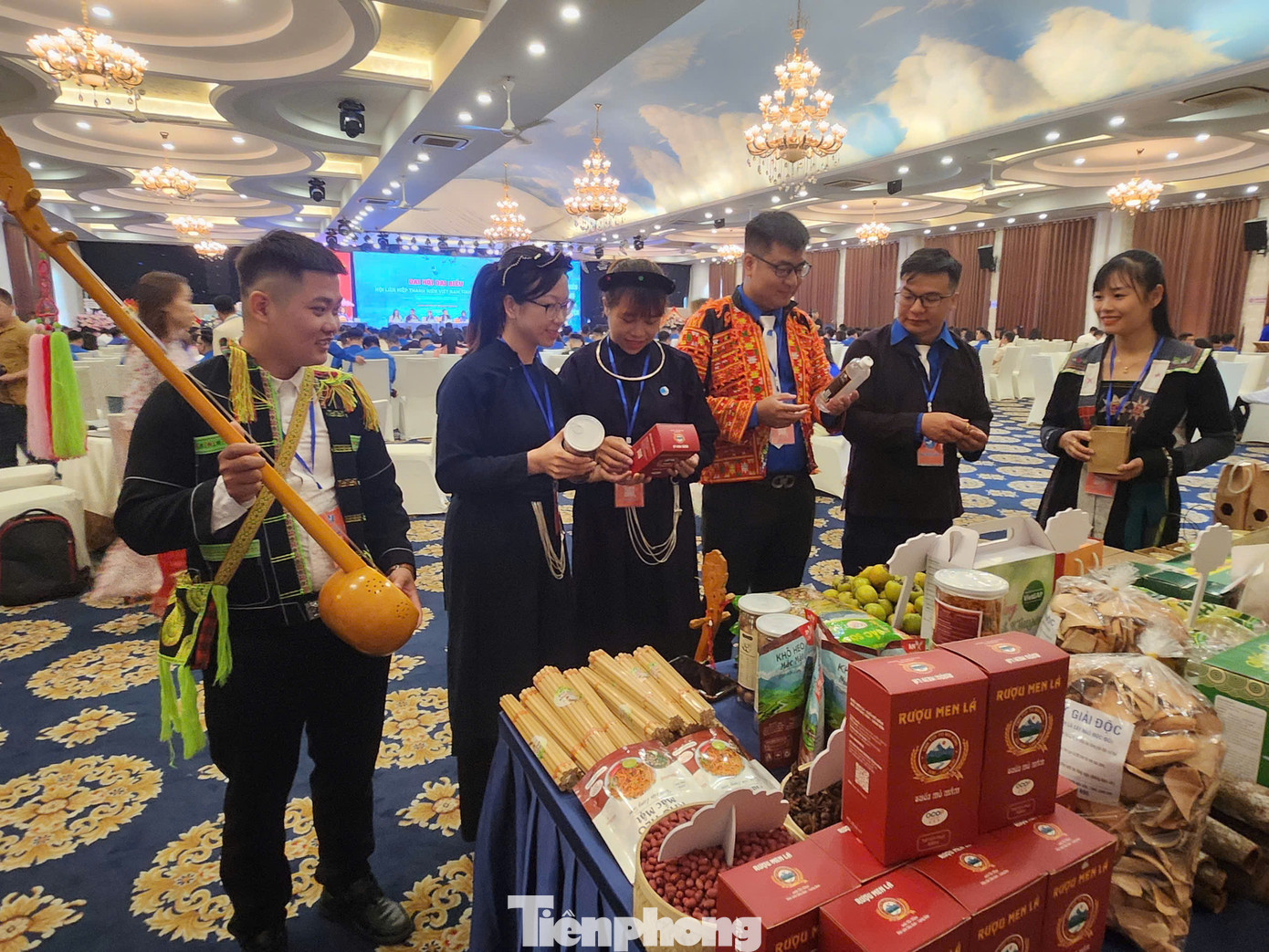 Đưa các sản phẩm đặc sản địa phương tại các hội nghị, lễ hội ở Lạng Sơn. Ảnh: Duy Chiến Đưa các sản phẩm đặc sản địa phương tại các hội nghị, lễ hội ở Lạng Sơn. Ảnh: Duy Chiến