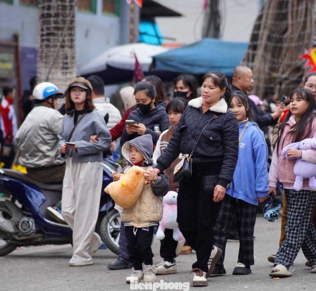 Rất đông du khách Trung Quốc sang dự Lễ hội xuân Đồng Đăng.