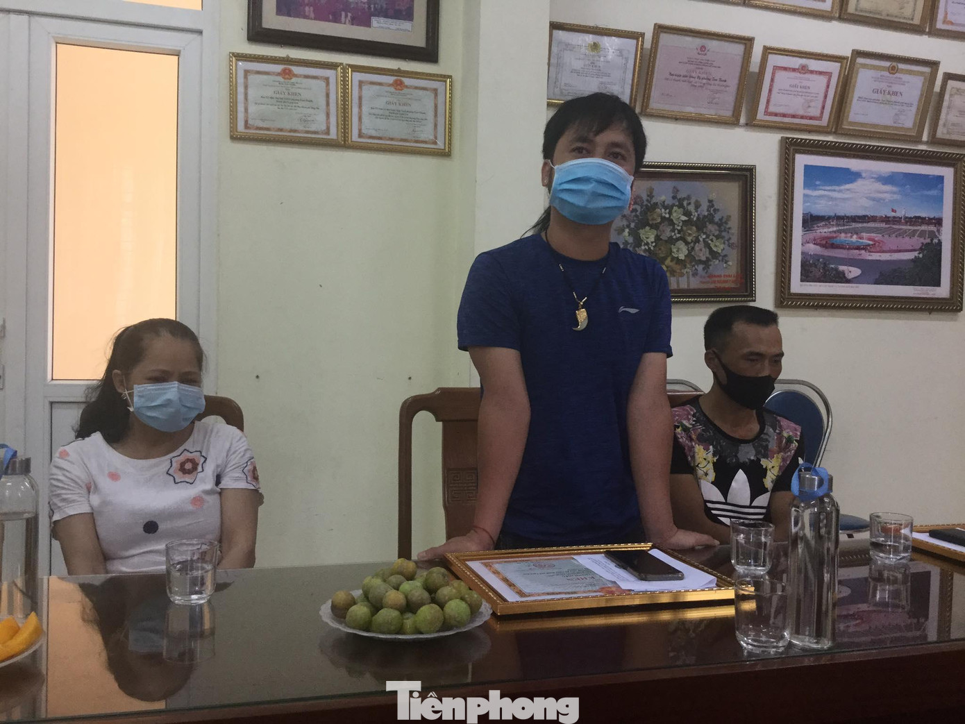 Anh Hiếu thuật lại câu chuyện cứu cô gái và cho rằng, hành động của mình và anh Định là cần thiết mỗi khi thấy người gặp nạn. - Ảnh: Duy Chiến