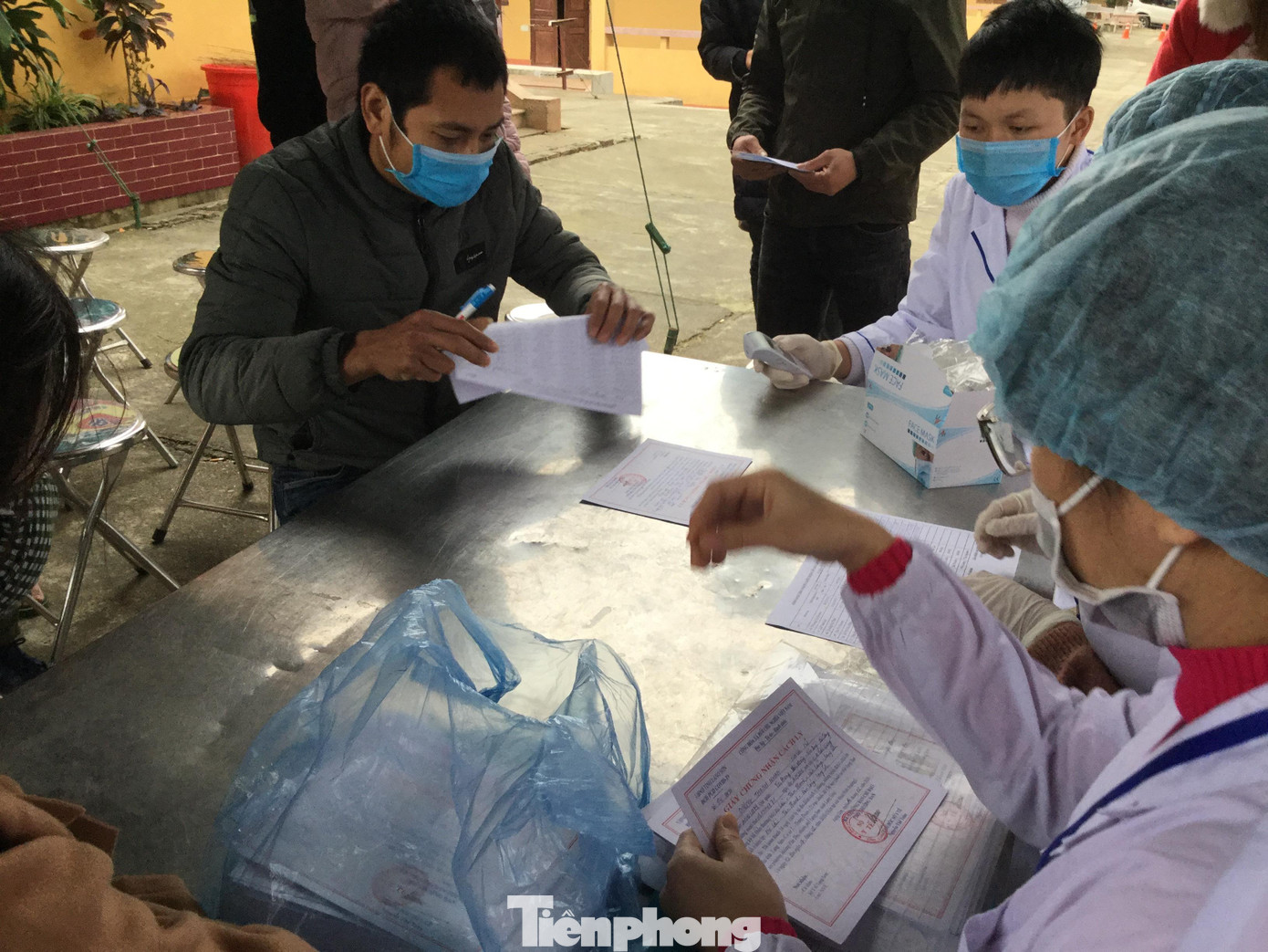 Xét nghiệm y tế, phòng chống dịch COVID-19 .Ảnh: Duy Chiến