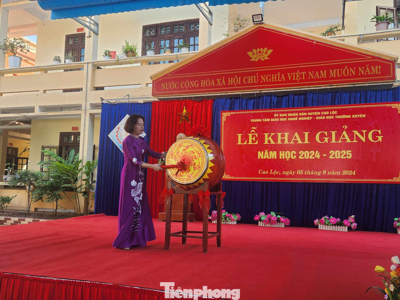 Tiếng trống khai trường vang lên từ ngôi trường Trung tâm GDNN-GDTX huyện Cao Lộc