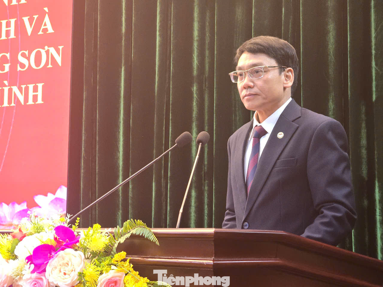 Tân Tổng Biên tập Báo - Đài PTTH tỉnh Lạng Sơn Nguyễn Đông Bắc thay mặt ban lãnh đạo mới của Báo - Đài PTTH tỉnh hứa sẽ đoàn kết, nỗ lực hoàn thành xuất sắc mọi nhiệm vụ được giao. Ảnh: Duy Chiến. Tân Tổng Biên tập Báo - Đài PTTH tỉnh Lạng Sơn Nguyễn Đông Bắc thay mặt ban lãnh đạo mới của Báo - Đài PTTH tỉnh hứa sẽ đoàn kết, nỗ lực hoàn thành xuất sắc mọi nhiệm vụ được giao. Ảnh: Duy Chiến.