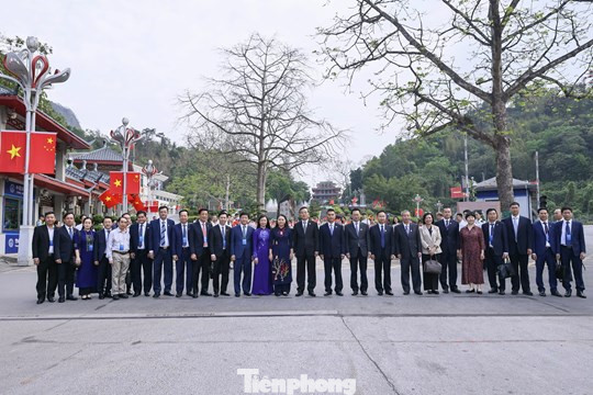 Từ ngày 21/4 đến 25/4/2025, Đoàn đại biểu cấp cao Ủy ban Trung ương MTTQ Việt Nam sẽ tham dự Giao lưu hữu nghị; tham dự Hội nghị trao đổi kinh nghiệm về công tác Mặt trận/Chính hiệp; đánh giá, tổng kết kết quả hợp tác giữa Mặt trận và Chính hiệp các tỉnh có chung đường biên giới của hai nước sau hoạt động Giao lưu hữu nghị lần thứ hai được tổ chức tại Việt Nam vào tháng 11/2023; trồng cây hữu nghị. Đoàn công tác cũng tiến hành hội kiến với lãnh đạo Chính hiệp Toàn quốc Trung Quốc; hội kiến với Bí thư Khu ủy Khu tự trị Dân tộc Choang Quảng Tây; tham quan Cảng Thông tin Trung Quốc - ASEAN, nơi ở cũ của Chủ tịch Hồ Chí Minh, các mô hình phát triển kinh tế - xã hội tại Quảng Tây...