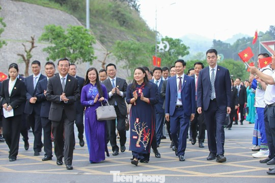 Tham dự Chương trình Giao lưu hữu nghị giữa Ủy ban Trung ương MTTQ Việt Nam với Chính hiệp Toàn quốc Trung Quốc còn có đại diện 7 tỉnh của Việt Nam (Lạng Sơn, Quảng Ninh, Lào Cai, Điện Biên, Cao Bằng, Hà Giang, Lai Châu) và Chính hiệp 2 tỉnh/khu tự trị của Trung Quốc có chung đường biên giới.