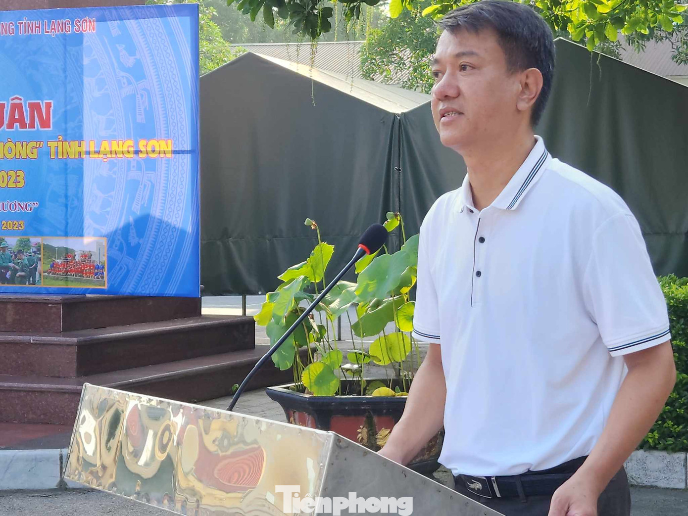 Ông Phạm Anh Tuấn (phường Hoàng Văn Thụ, TP. Lạng Sơn) thay mặt phụ huynh học sinh xúc động phát biểu, mong muốn con, em hoàn thành xuất sắc chương trình. Ảnh: Duy Chiến Ông Phạm Anh Tuấn (phường Hoàng Văn Thụ, TP. Lạng Sơn) thay mặt phụ huynh học sinh xúc động phát biểu, mong muốn con, em hoàn thành xuất sắc chương trình. Ảnh: Duy Chiến