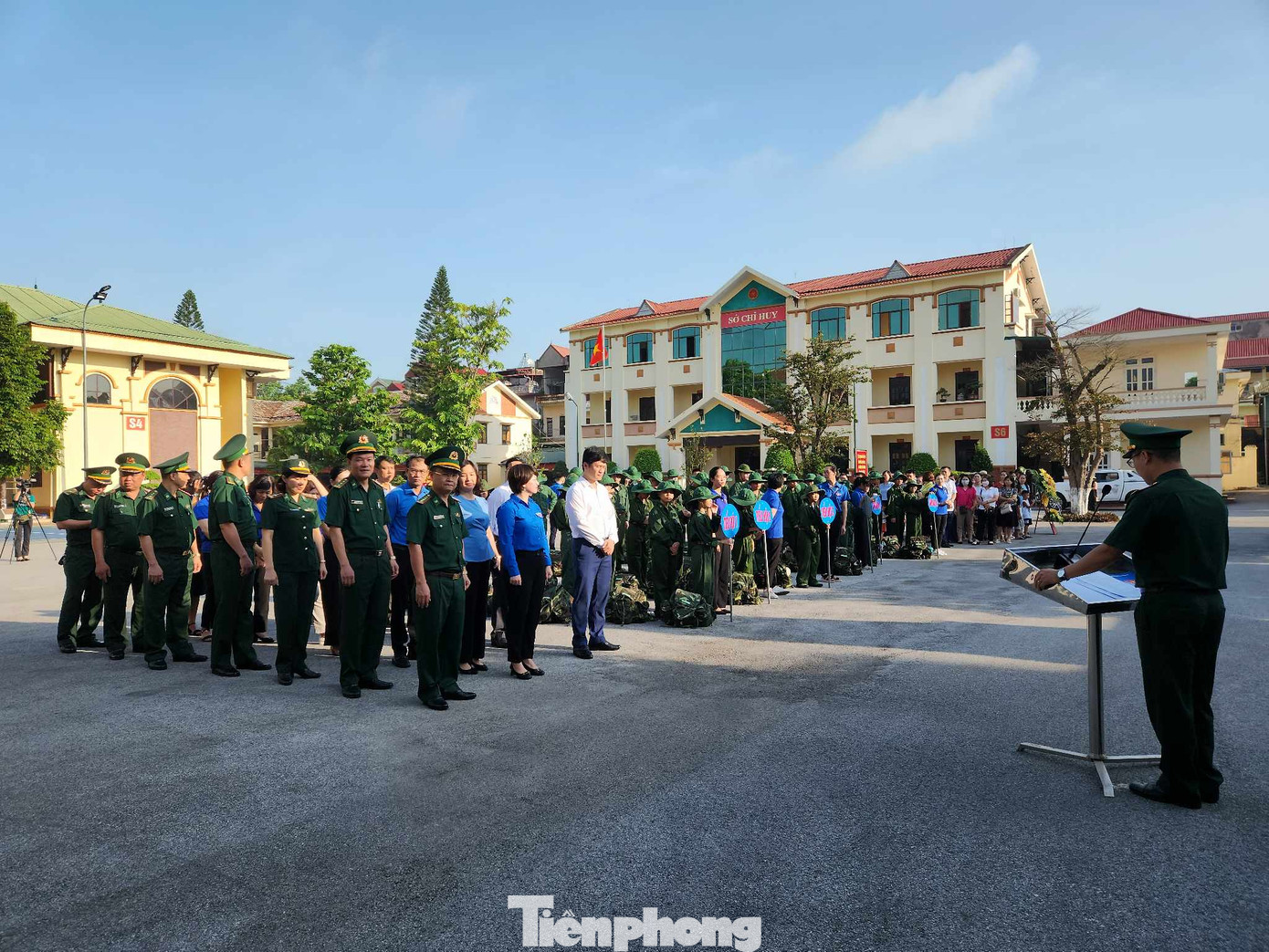 Đông đảo lãnh đạo sở, ngành, cán bộ chiến sỹ tham dự lễ xuất quân. Ảnh: Duy Chiến Đông đảo lãnh đạo sở, ngành, cán bộ chiến sỹ tham dự lễ xuất quân. Ảnh: Duy Chiến