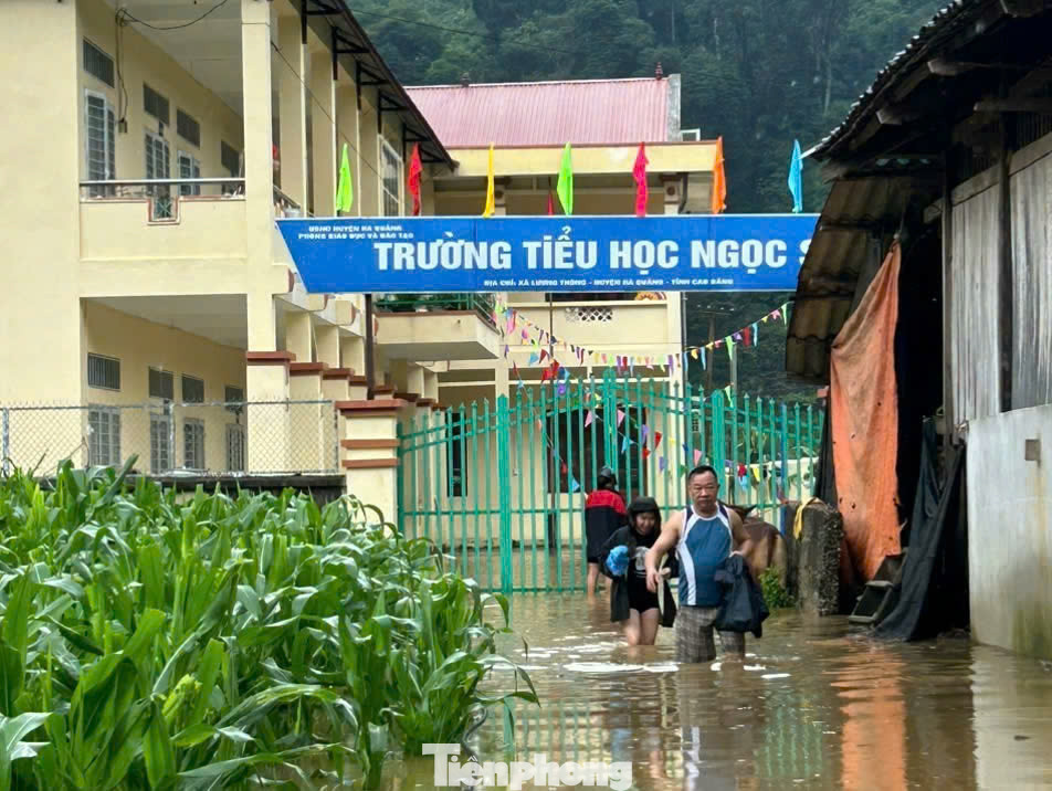 Trong và sau cơn bão số 3, các cơ sở giáo dục trên địa bàn tỉnh Cao Bằng bị thiệt hại nặng nề. Trong và sau cơn bão số 3, các cơ sở giáo dục trên địa bàn tỉnh Cao Bằng bị thiệt hại nặng nề.