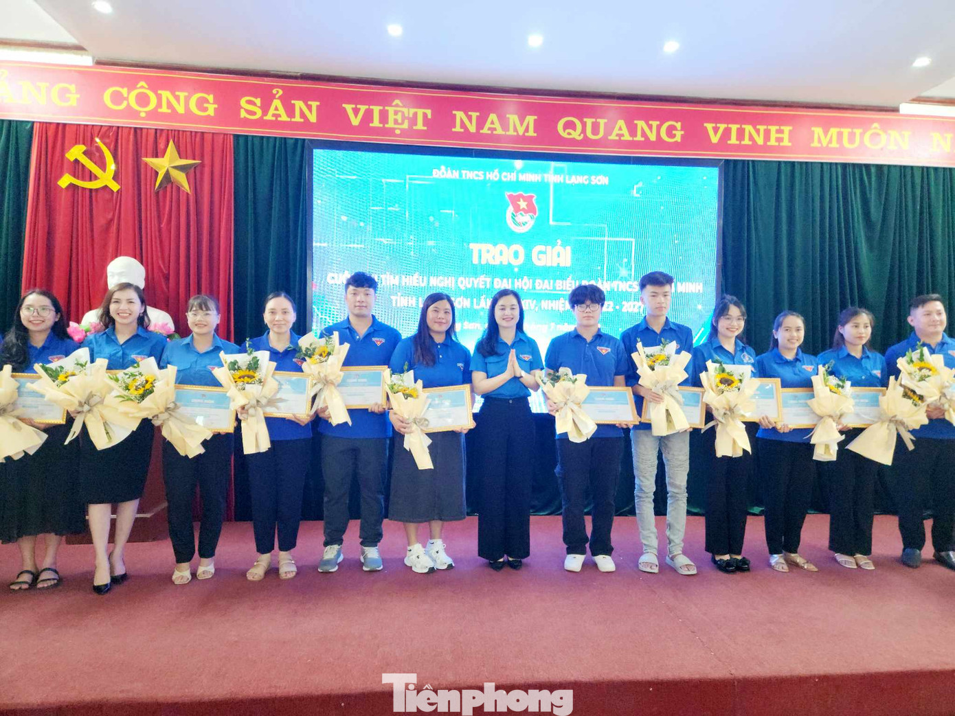 Tập thể, cá nhân có sáng kiến, thành tích trong các cuộc thi được tôn vinh, khen thưởng. Ảnh: Duy Chiến