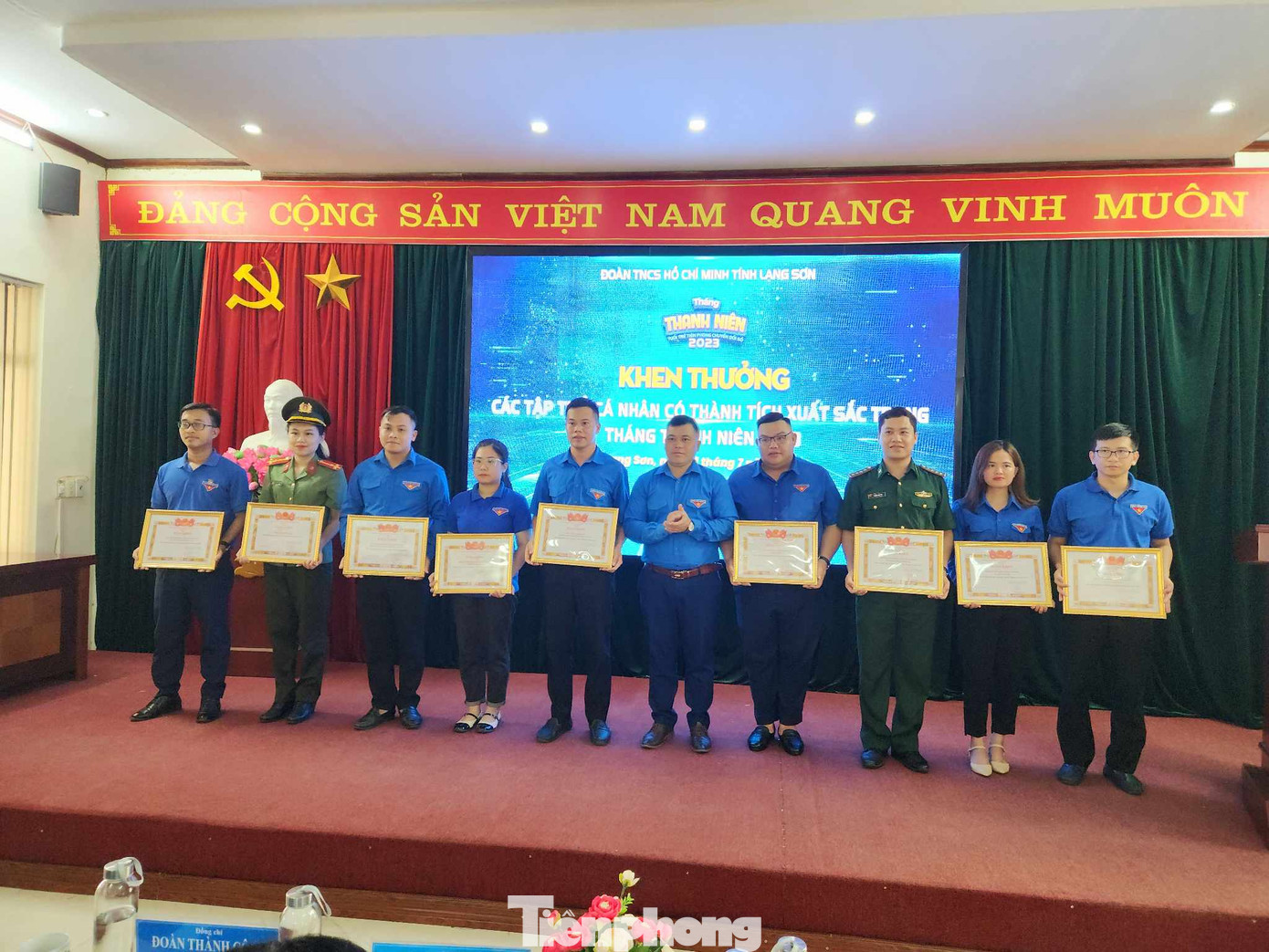 Các thủ lĩnh thanh niên Lạng Sơn được tôn vinh, khen thưởng. Ảnh: Duy Chiến