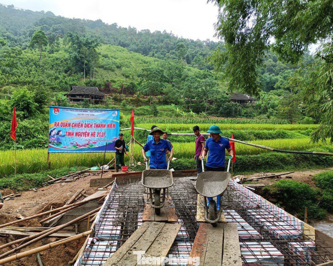 Giúp người dân xây dựng cuộc sống mới, xóa đói, giảm nghèo trên quê hương Bắc Kạn - Ảnh: PV