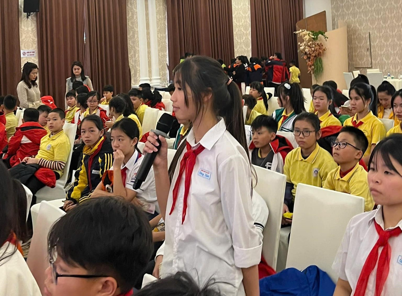 Các em bày tỏ, kiến nghị những vấn đề giới trẻ quan tâm.