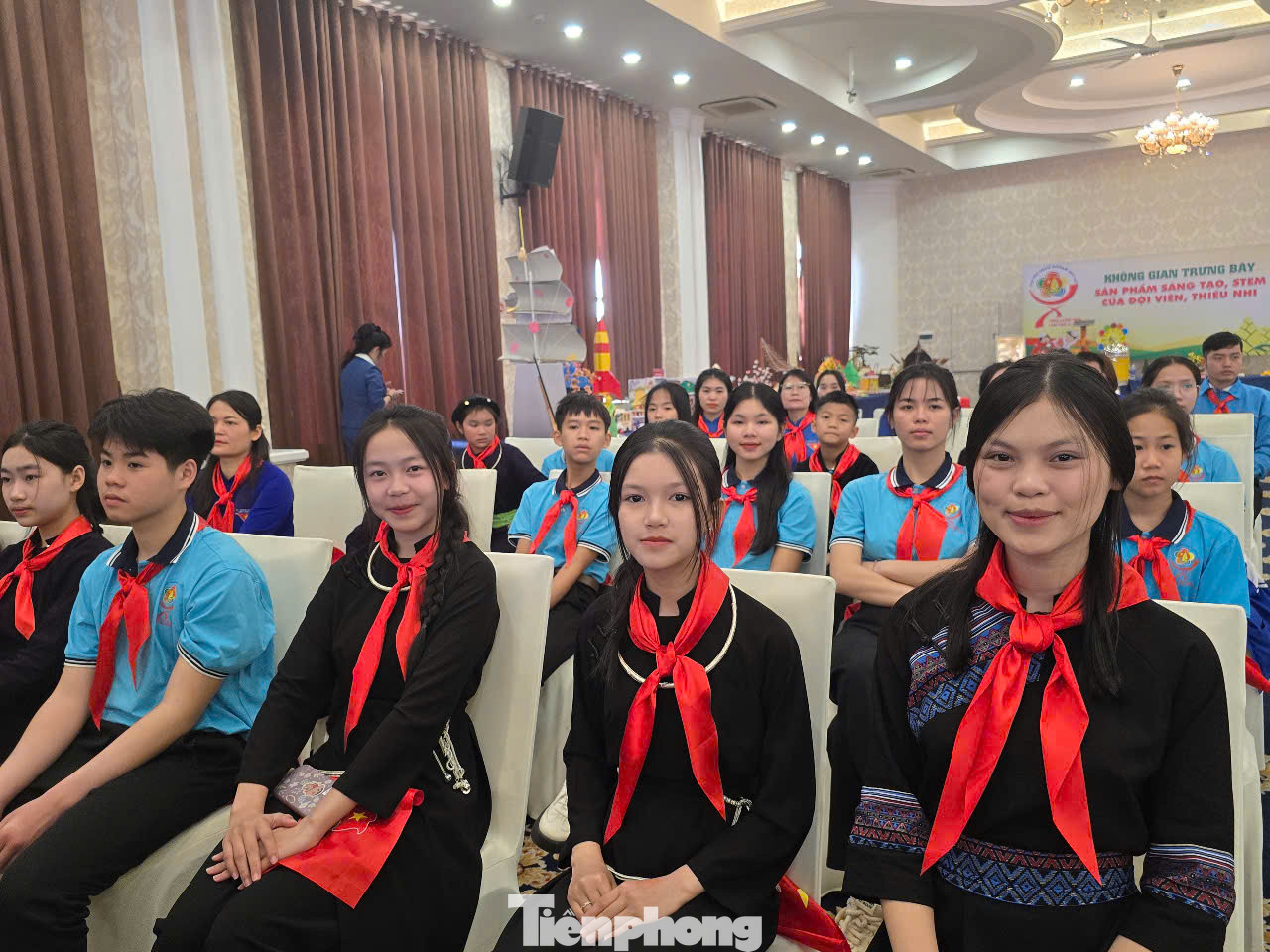 142 em Cháu ngoan Bác Hồ tiêu biểu đại diện hàng nghìn thiếu nhi các dân tộc tỉnh Lạng Sơn tham dự Đại hội. Ảnh: Duy Chiến 142 em Cháu ngoan Bác Hồ tiêu biểu đại diện hàng nghìn thiếu nhi các dân tộc tỉnh Lạng Sơn tham dự Đại hội. Ảnh: Duy Chiến