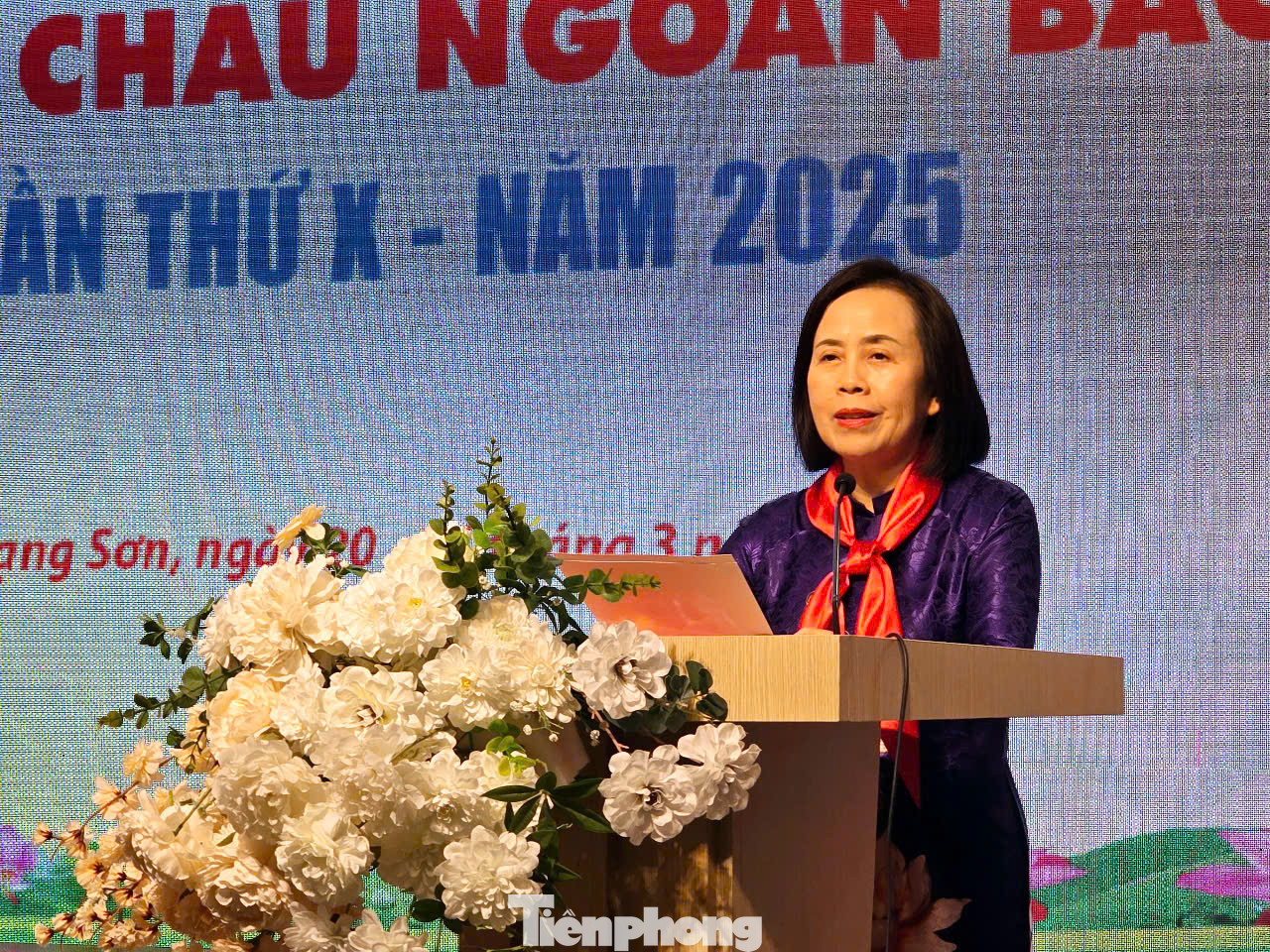 Phó Bí thư Thường trực Tỉnh ủy- Chủ tịch HĐND tỉnh Lạng Sơn Đoàn Thị Hậu mong các cháu nỗ lực vươn lên trở thành con ngoan, trò giỏi, xứng đáng với niềm kỳ vọng của cấp ủy Đảng, chính quyền, tổ chức Đoàn- Đội và nhân dân. Phó Bí thư Thường trực Tỉnh ủy- Chủ tịch HĐND tỉnh Lạng Sơn Đoàn Thị Hậu mong các cháu nỗ lực vươn lên trở thành con ngoan, trò giỏi, xứng đáng với niềm kỳ vọng của cấp ủy Đảng, chính quyền, tổ chức Đoàn- Đội và nhân dân.