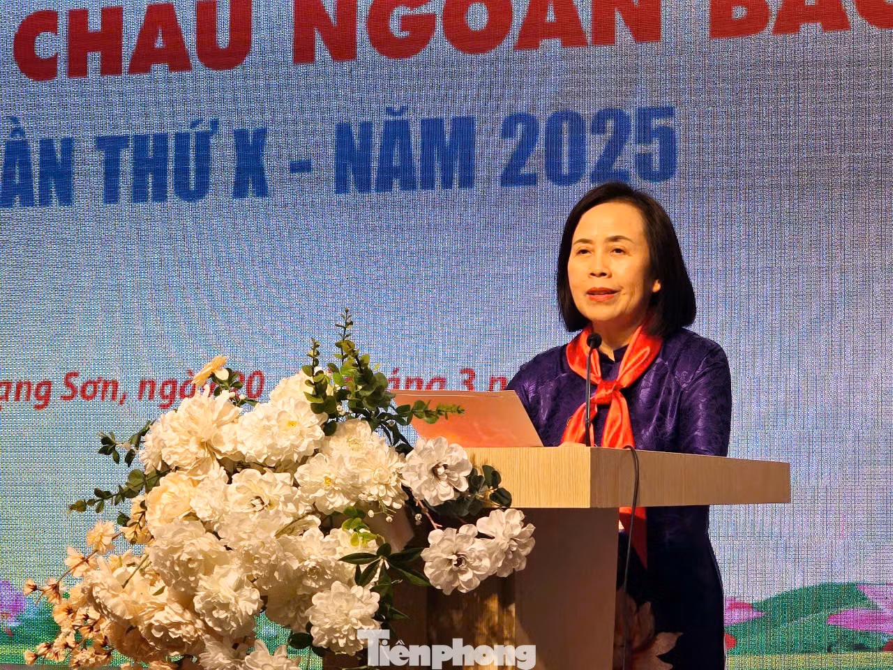 Phó Bí thư Thường trực Tỉnh ủy- Chủ tịch HĐND tỉnh Lạng Sơn Đoàn Thị Hậu mong các cháu nỗ lực vươn lên trở thành con ngoan, trò giỏi, xứng đáng với niềm kỳ vọng của cấp ủy Đảng, chính quyền, tổ chức Đoàn- Đội và nhân dân.