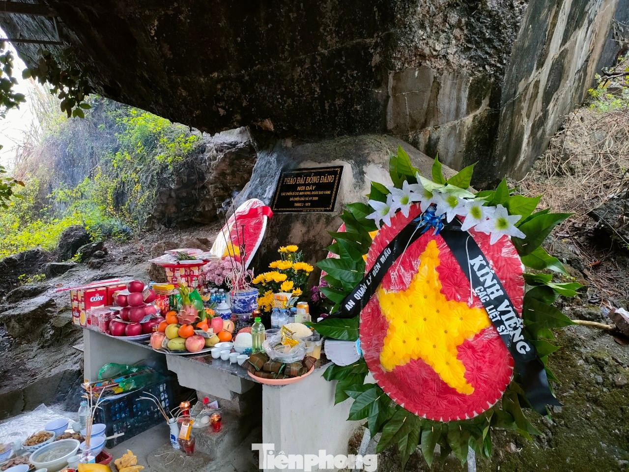 Thành tâm tưởng niệm những người đã ngã xuống vì Tổ quốc. Ảnh: Duy Chiến Thành tâm tưởng niệm những người đã ngã xuống vì Tổ quốc. Ảnh: Duy Chiến