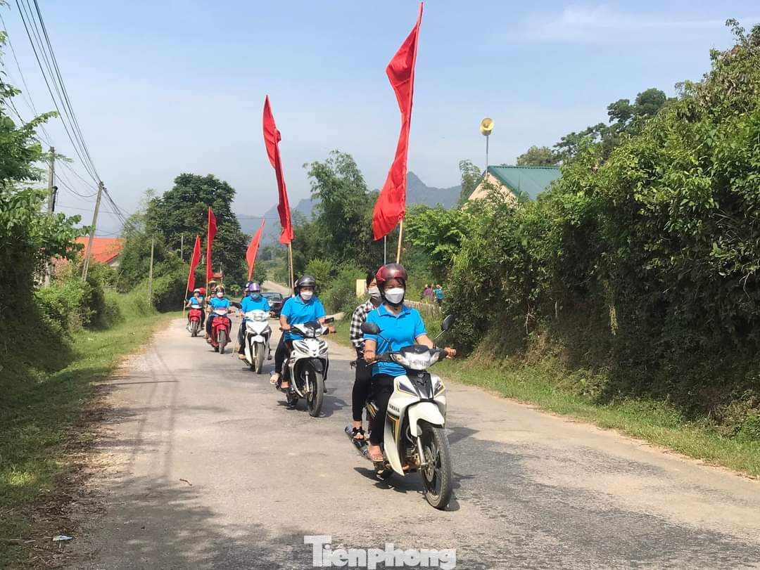 Tăng cường công tác tuyên truyền đến các vùng sâu, vùng xa ở huyện Chi Lăng. Tăng cường công tác tuyên truyền đến các vùng sâu, vùng xa ở huyện Chi Lăng.