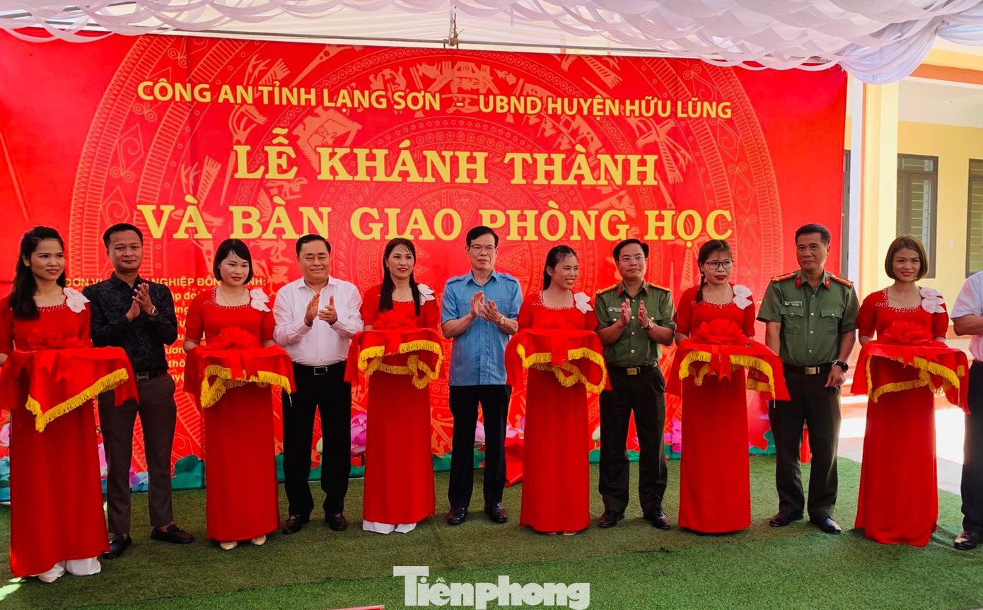 Khánh thành 2 gian lớp học và khu bếp ăn do Công an tỉnh Lạng Sơn, các ngành chức năng, doanh nghiệp, nhà tài trợ có tổng trị giá trên 1 tỷ đồng -Ảnh: Duy Chiến