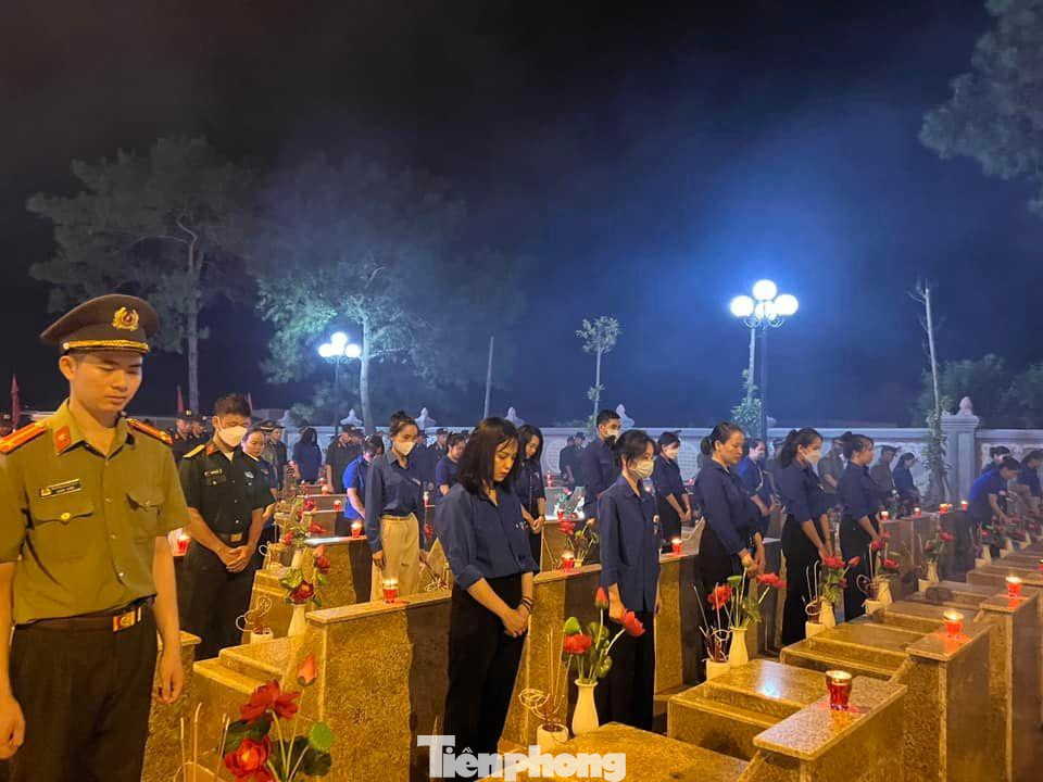 Tại 11 huyện, thành phố trên địa bàn, tuổi trẻ Lạng Sơn tổ chức thắp nến tri ân các Anh hùng liệt sỹ -Ảnh: Duy Chiến