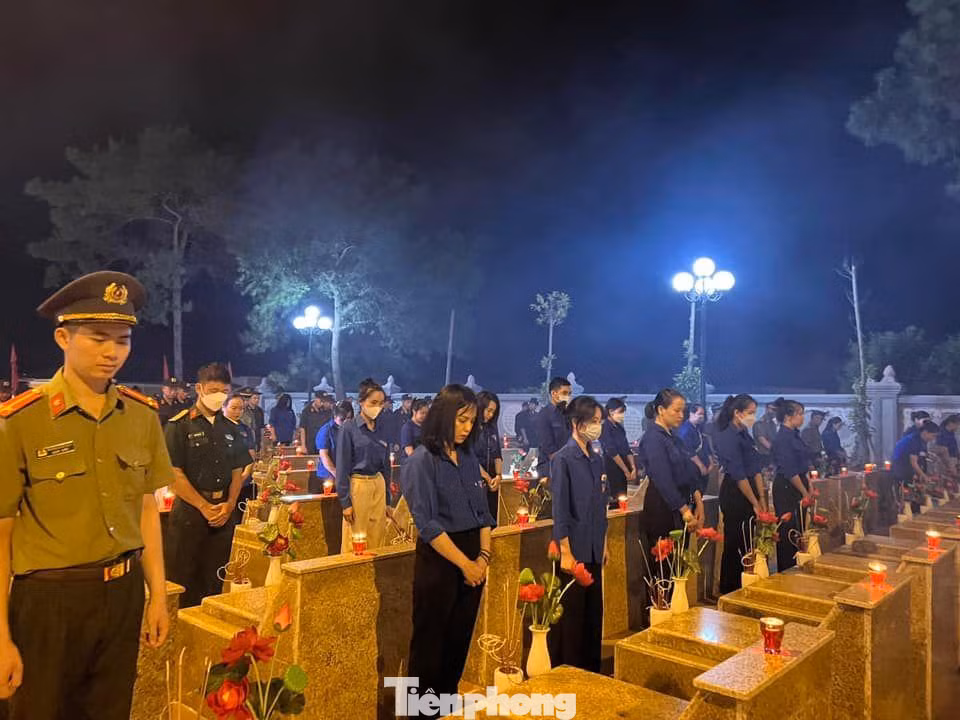 Tại 11 huyện, thành phố trên địa bàn, tuổi trẻ Lạng Sơn tổ chức thắp nến tri ân các Anh hùng liệt sỹ -Ảnh: Duy Chiến