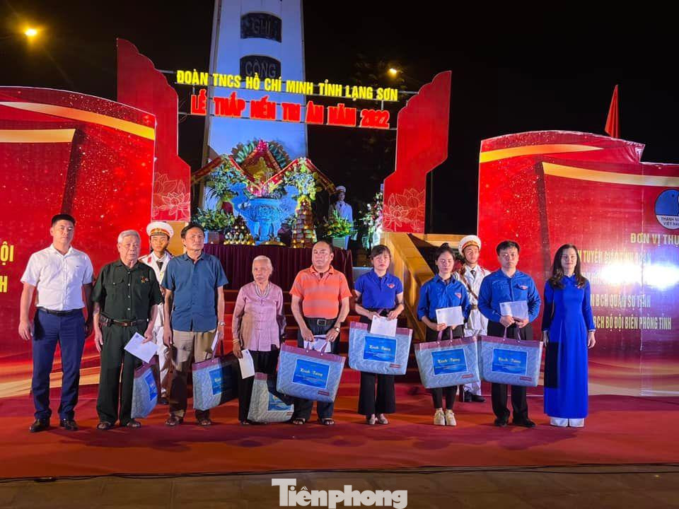 Tuổi trẻ các dân tộc xứ Lạng tri ân các gia đình thương binh, liệt sỹ, gia đình chính sách trên địa bàn -Ảnh: Duy Chiến