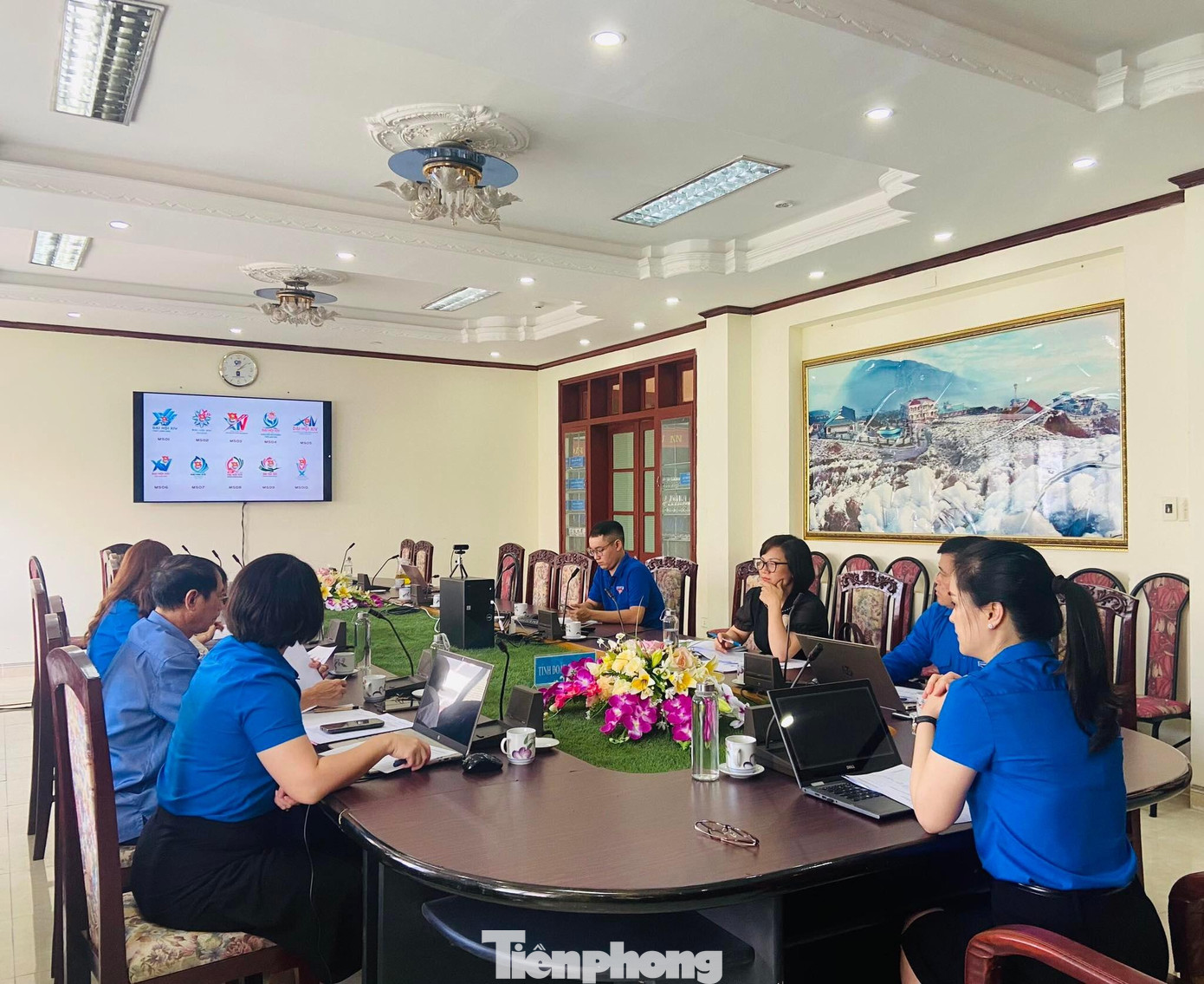 Ban giám khảo chọn 5 tác phẩm xuất sắc nhất để trao giải -Ảnh: Duy Chiến