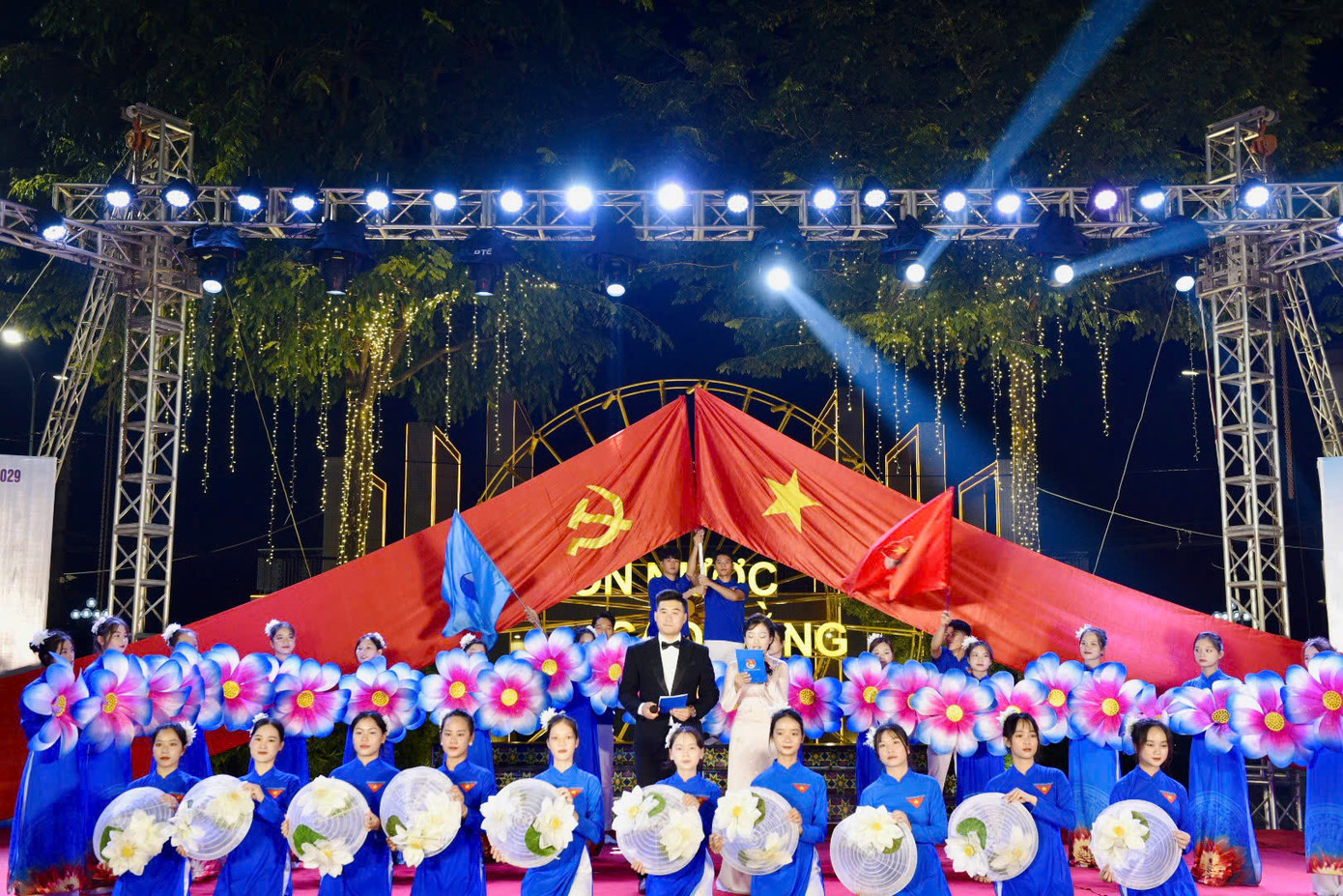 Sức trẻ xây dựng quê hương, đất nước.