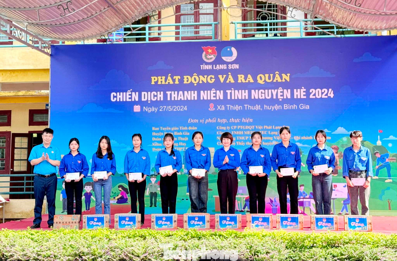 Các đoàn viên tiêu biểu trong phong trào tình nguyện được ghi nhận, khen thưởng. Ảnh: Duy Chiến