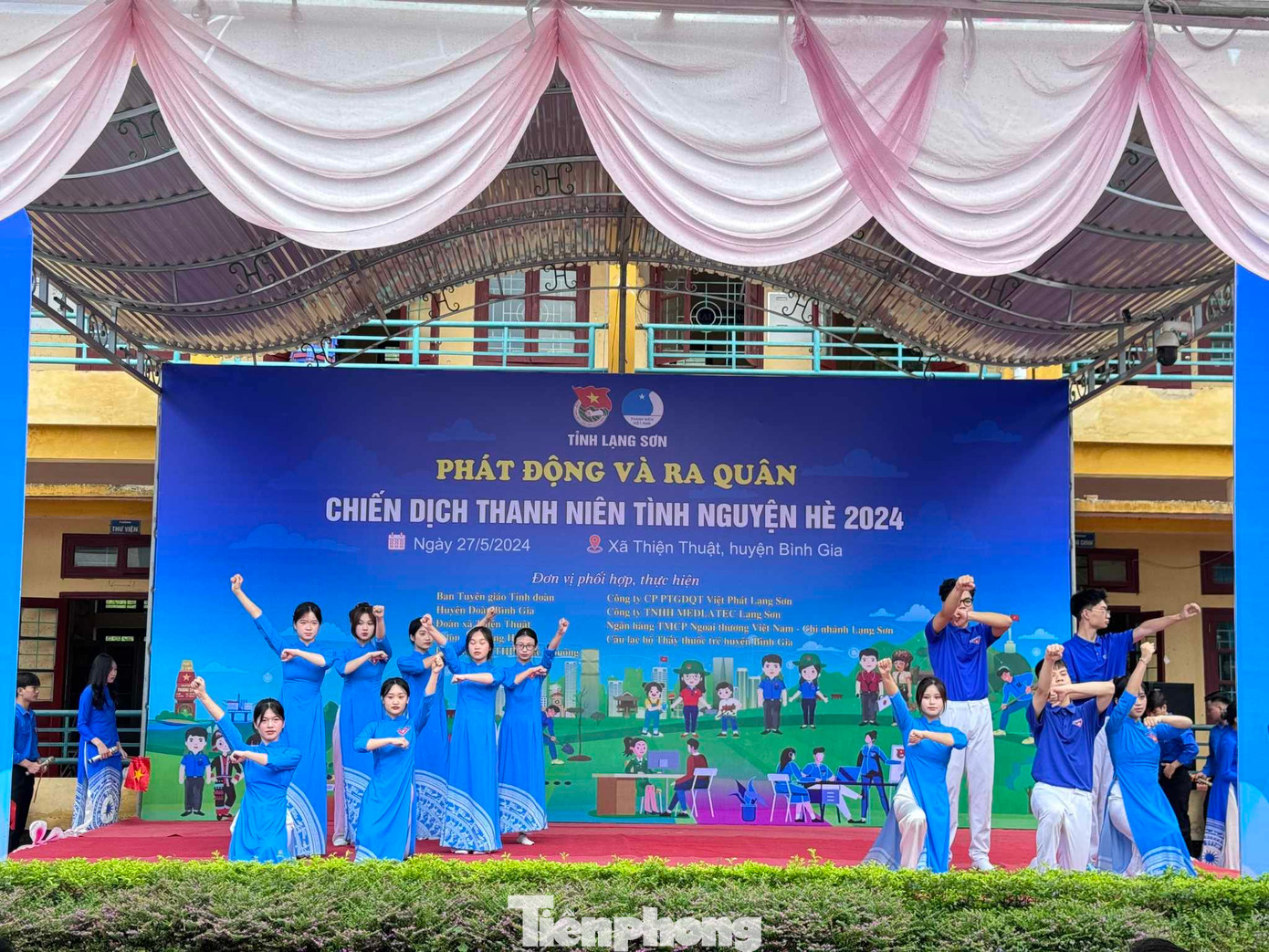 Tuổi trẻ xứ Lạng thể hiện quyết tâm thực hiện tốt chương trình tình nguyện hè 2024. Ảnh: Duy Chiến