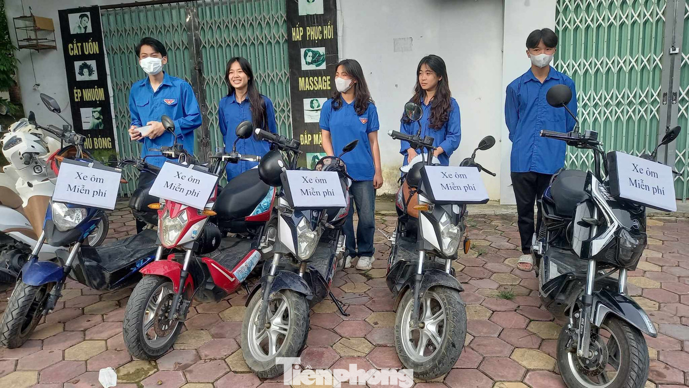 Đội xe ôm miễn phí sẵn sàng.