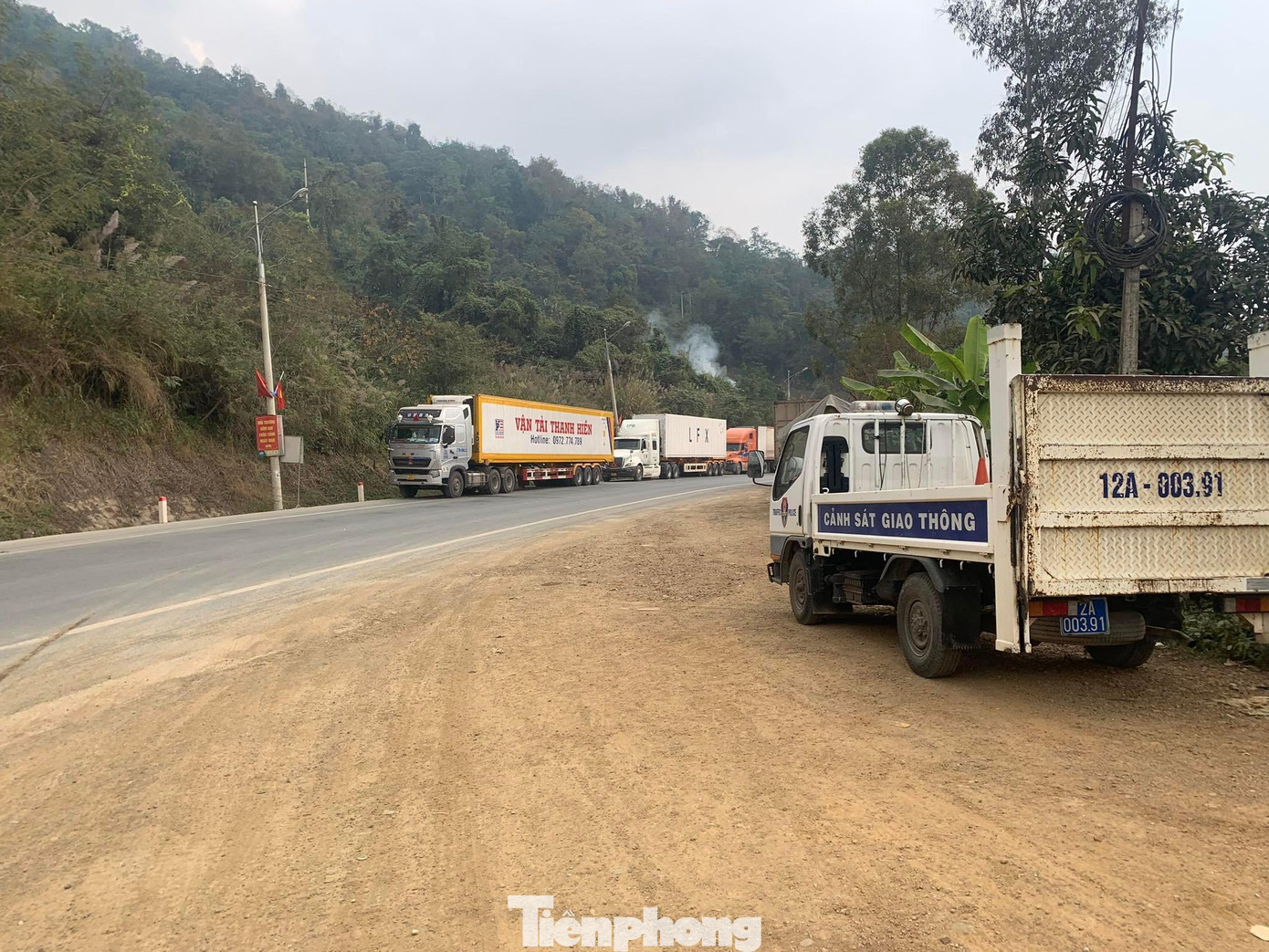 Lực lượng CSGT Lạng Sơn tham gia điều tiết giao thông, ổn định an ninh, trật tự.