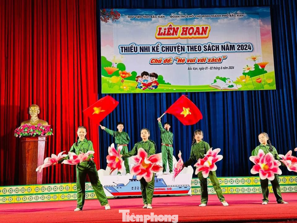 Chủ đề về truyền thống cách mạng, anh Bộ đội Cụ Hồ được các bạn thiếu nhi yêu thích, thể hiện. Chủ đề về truyền thống cách mạng, anh Bộ đội Cụ Hồ được các bạn thiếu nhi yêu thích, thể hiện.