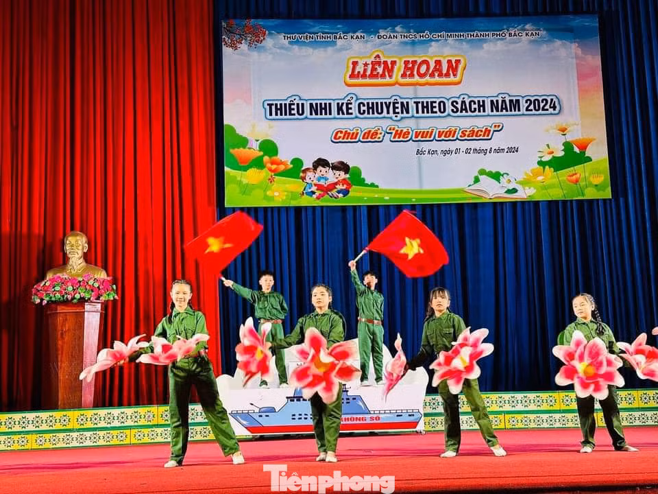 Chủ đề về truyền thống cách mạng, anh Bộ đội Cụ Hồ được các bạn thiếu nhi yêu thích, thể hiện.