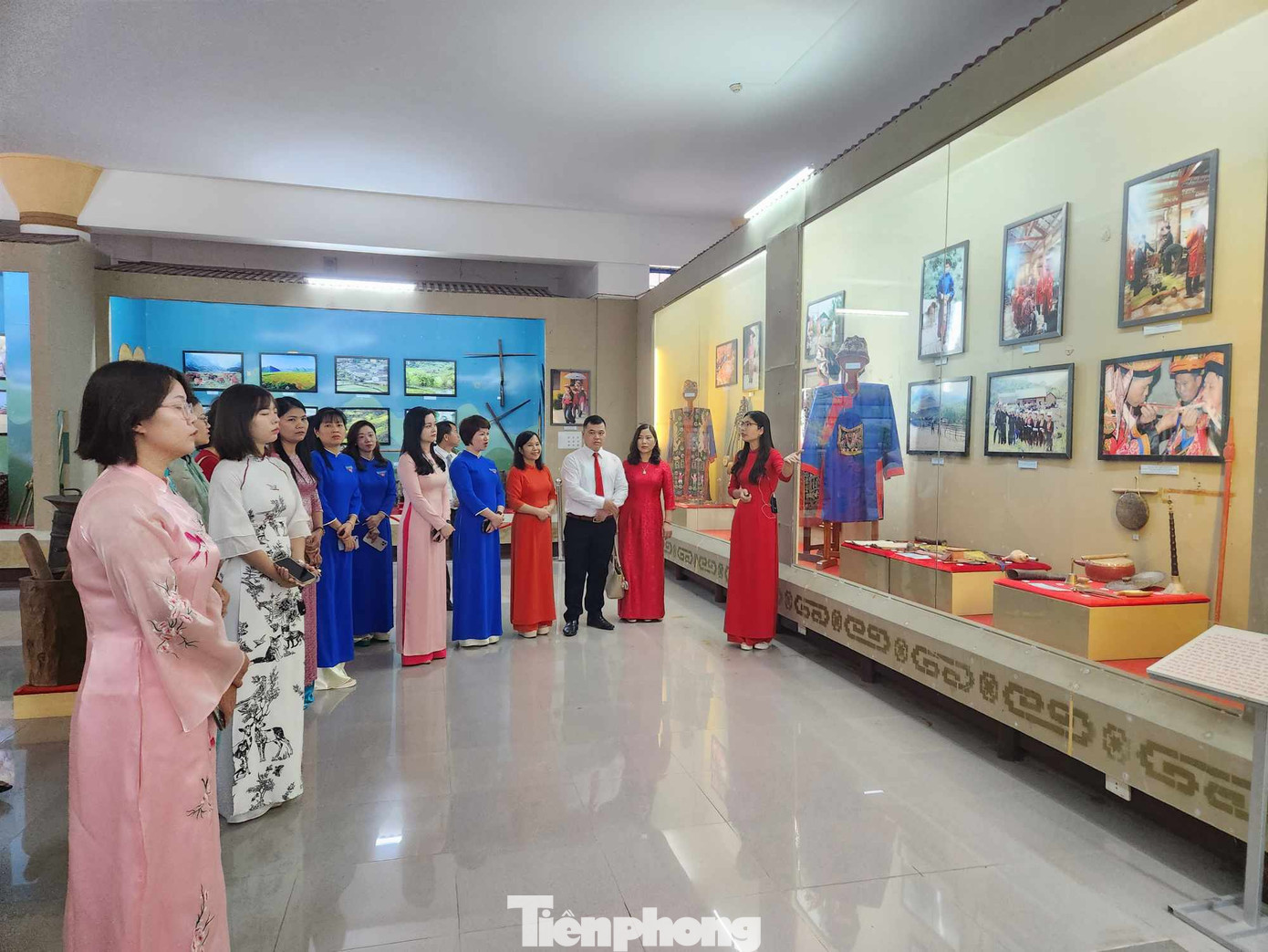 Tìm hiểu về quê hương, đất nước tại Bảo tàng tỉnh Lạng Sơn. Ảnh: Duy Chiến