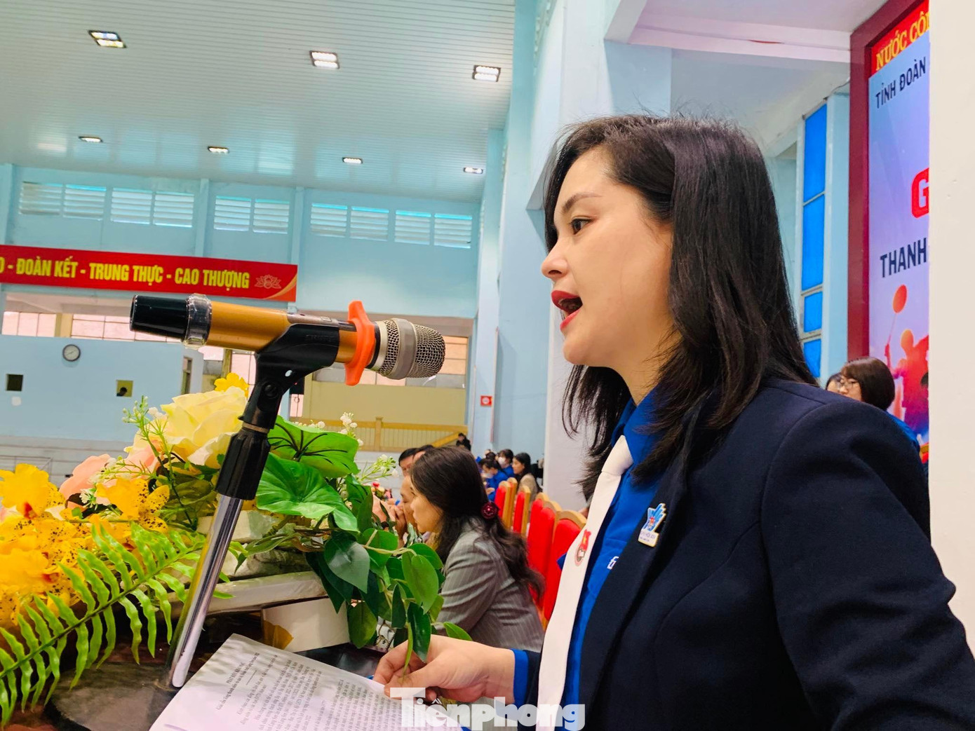 Chị Đinh Thị Anh Thư, Bí thư Tỉnh Đoàn Lạng Sơn phát biểu khai mạc giải cầu lông thanh niên và cán bộ Đoàn tỉnh Lạng Sơn 2022 -Ảnh: Duy Chiến