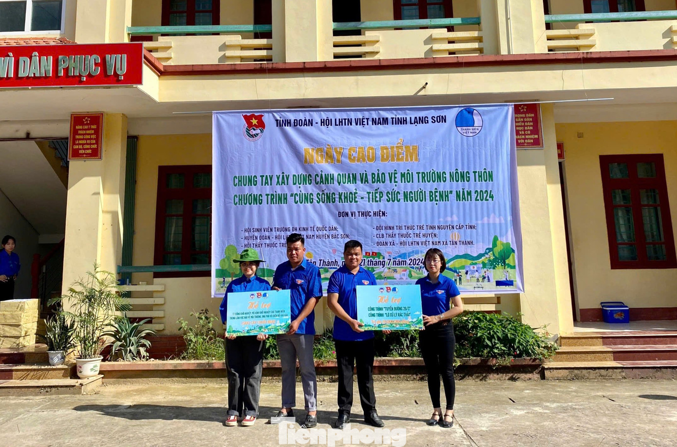 Hỗ trợ các công trình, phần việc cho tuổi trẻ địa phương. Ảnh: Duy Chiến Hỗ trợ các công trình, phần việc cho tuổi trẻ địa phương. Ảnh: Duy Chiến