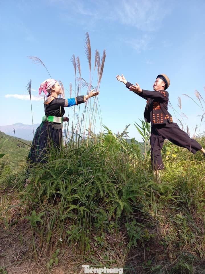 Người Dao sống trên núi Mẫu Sơn trong trang phục dân tộc -Ảnh: M.H Người Dao sống trên núi Mẫu Sơn trong trang phục dân tộc -Ảnh: M.H