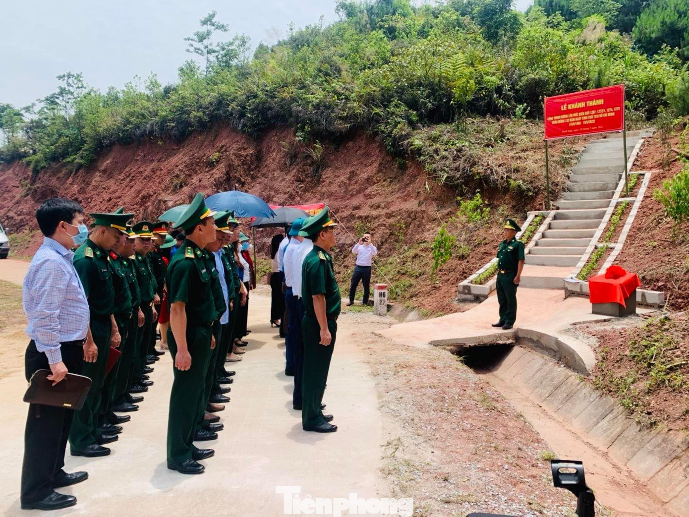 "Đường tuần tra biên giới" được hoàn thành là ước nguyện của cấp ủy, chính quyền và tuổi trẻ 2 tỉnh Lạng Sơn, Bắc Giang nhằm tạo dựng biên cương đất nước vững mạnh -Ảnh: Duy Chiến "Đường tuần tra biên giới" được hoàn thành là ước nguyện của cấp ủy, chính quyền và tuổi trẻ 2 tỉnh Lạng Sơn, Bắc Giang nhằm tạo dựng biên cương đất nước vững mạnh -Ảnh: Duy Chiến