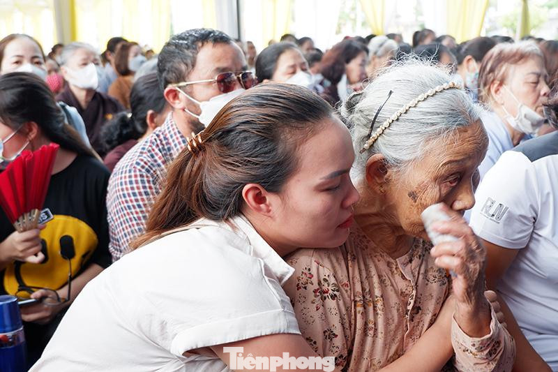 Dịp Vu lan, con cháu tỏ lòng hiếu nghĩa với ông bà, cha mẹ -Ảnh: CT Dịp Vu lan, con cháu tỏ lòng hiếu nghĩa với ông bà, cha mẹ -Ảnh: CT