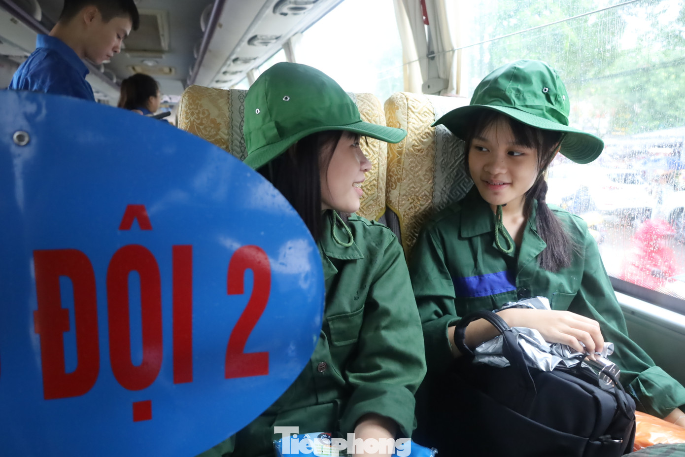 Phút đầu làm quen. Ảnh: Duy Chiến Phút đầu làm quen. Ảnh: Duy Chiến