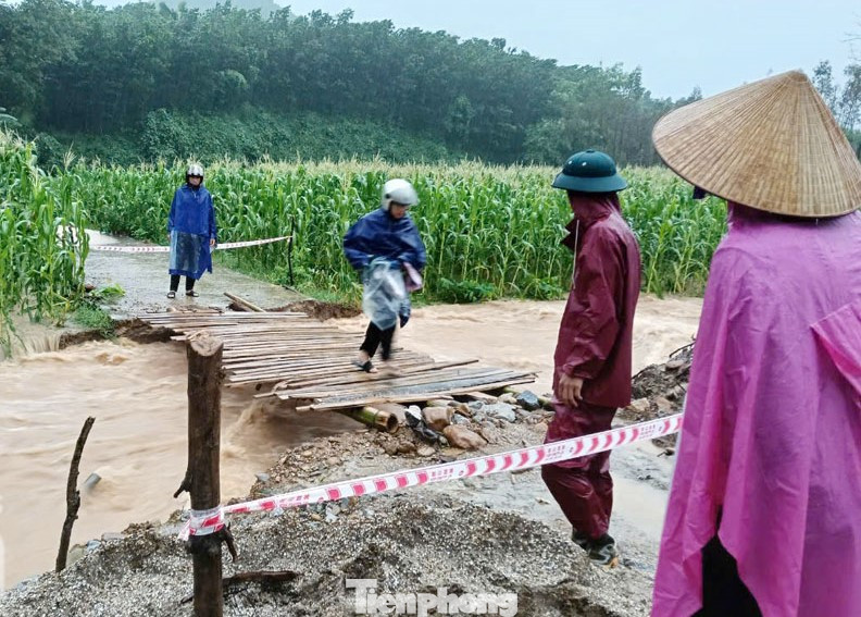 Địa điểm cháu Kh bị trượt chân ngã xuống suối. Ảnh: N.A