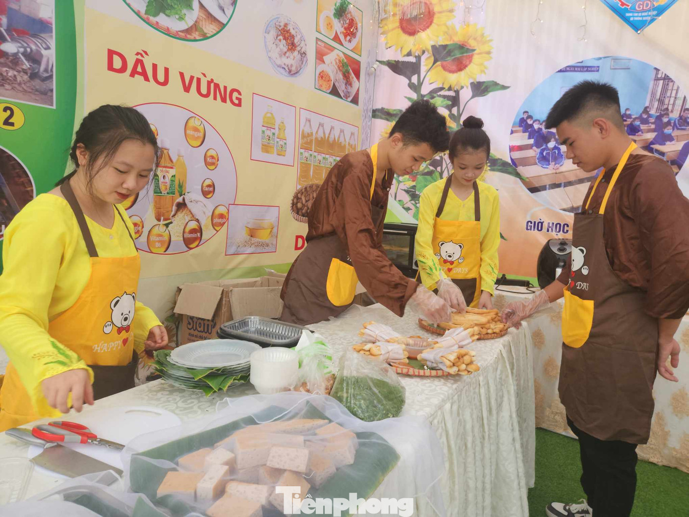 Học sinh Trung tâm GDNN- GDTX huyện Cao Lộc thực hành chế biến món ăn. Ảnh: Duy Chiến Học sinh Trung tâm GDNN- GDTX huyện Cao Lộc thực hành chế biến món ăn. Ảnh: Duy Chiến