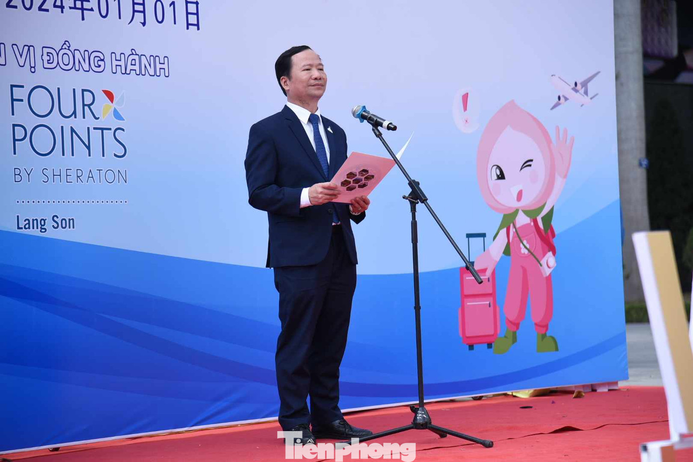 Giám đốc Sở VH-TT &amp; DL Lạng Sơn Nguyễn Đặng Ân phát biểu chào đón du khách. Ảnh: Duy Chiến