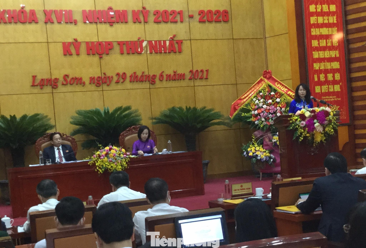 Trước khi về trung ương công tác, bà Lâm Thị Phương Thanh phát biểu tại kỳ họp thứ nhất HĐND tỉnh Lạng Sơn khóa XII tổ chức vào chiều 29/6. Ảnh: Duy Chiến